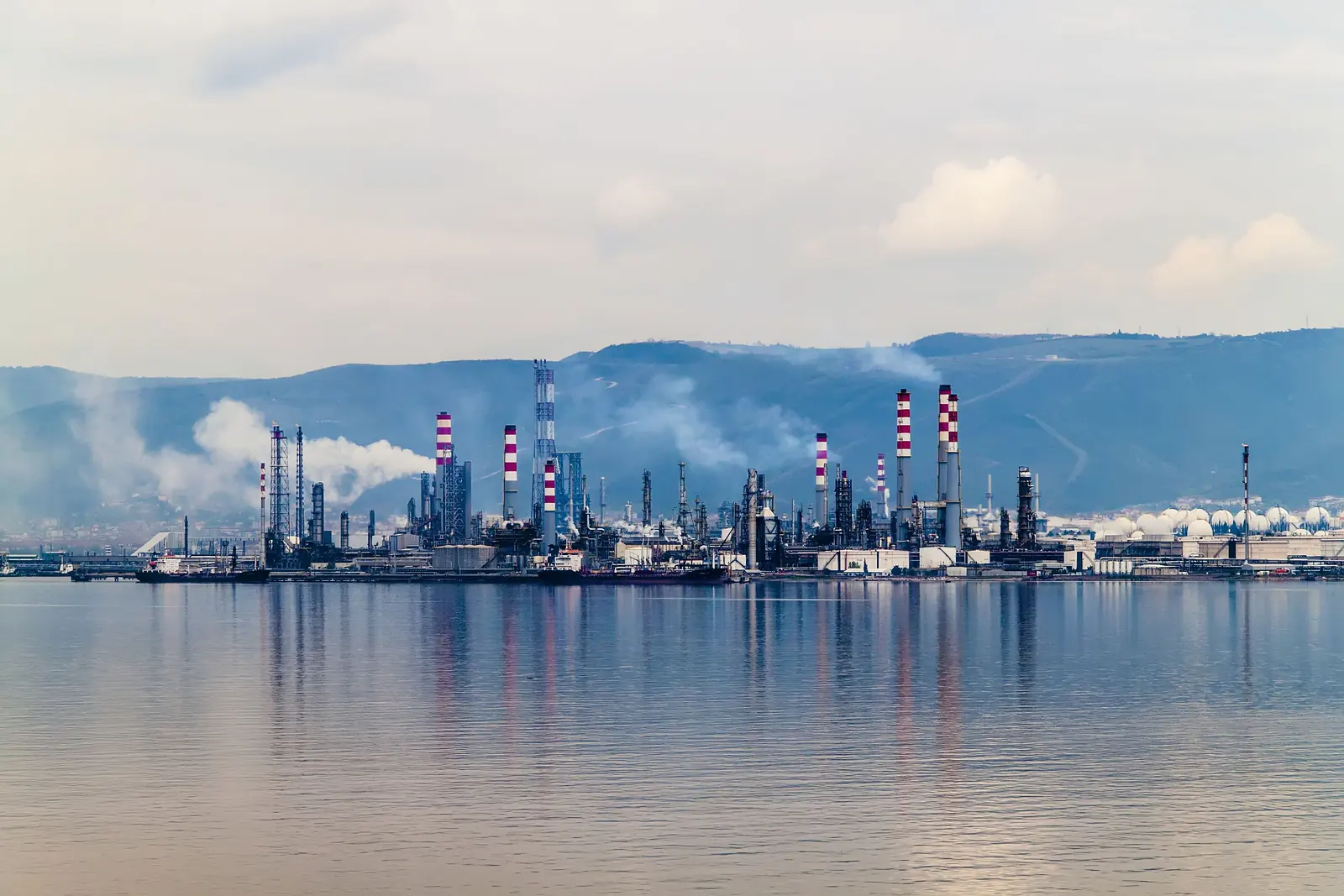 An oil and natural gas refinery
